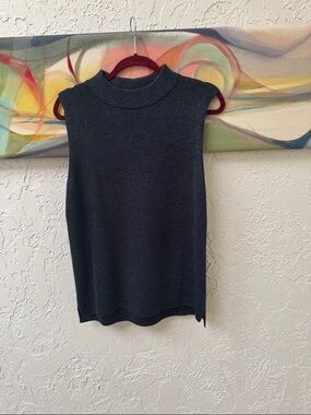 Sleeveless Mock Neck Knit Top in Navy with metallic Light Blue